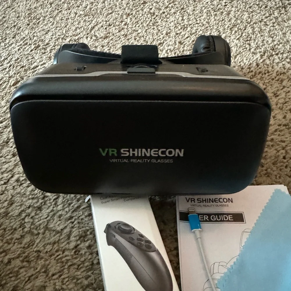 Virtual Reality Shinecon Glasses NIB w/Cover & Accessories